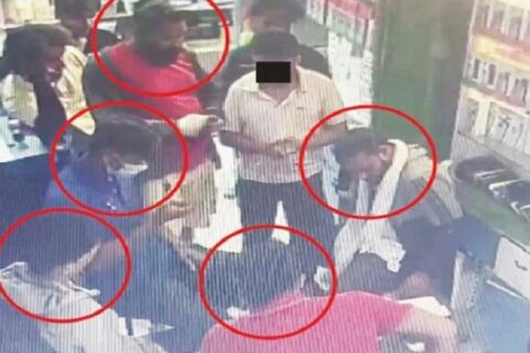 मोबाइल व्यापारीबाट पांच लाख रुपियाँ असुली : तीन जना प्रहरीका घुमुवा , पत्रकार र सामाजिक अभियन्ता पक्राउ