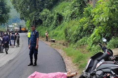 पोखरामा ट्रिपरले स्कुटरलाई ठक्कर दियो : स्कुटर चालक महिलाको मृत्यु