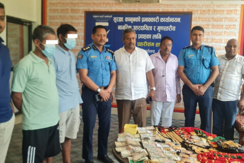 भारतको बेंगलुरुमा चोरी गरेर भागेका दुई जना कैलालीमा समातिए