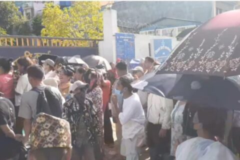 तनहुँमा ठकुरीहरुले जिल्ला प्रहरी कार्यालय घेरे : प्रहरीबिरुद्ध नाराबाजी