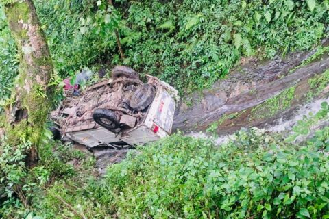 म्याग्दीमा जिप भीरबाट खस्यो : एक महिलाको घटनास्थलमै मृत्यु ,  तीन जना घाइते