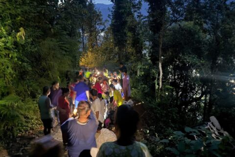 चितवनको चुम्लिङटारमा बोलेरो दुर्घटनाः २३ जना घाइते