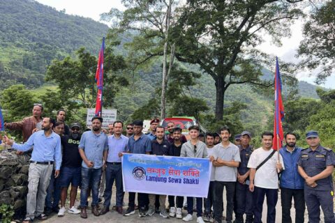 नवगठित ‘लमजुङ सेवा शक्त्ति’का युवाले पाउँदीमा नेपालको झण्डा फहराए