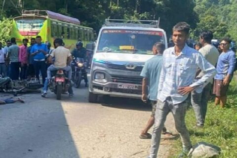 चुरियामाईको उकालोमा ब्याक भएको बसले दुई वटा मोटरसाइकललाई ठक्कर दिंयो : दुइ जनाको मृत्यु, छ जना घाइते