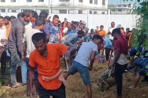 बारामा माटोको ढिस्कोले पुरिएर एक जनाको मृत्यु, चार जना गम्भीर घाइते