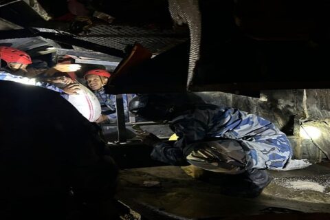 गएराती चितवनमा दुई वटा यात्रुबहाक बस ट्रकमा ठोक्किए : ३३ जना घाइते