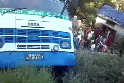 बाजुरामा बस दुर्घटनाग्रस्त : १४ जना यात्री घाइते