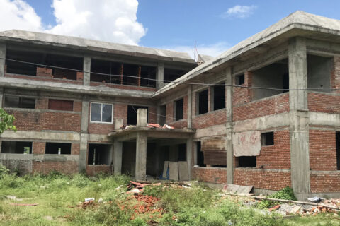 तीन पटक म्याद थप्दा पनि सकिएन, तनहुँको नमूना पशु अस्पतालको भवन