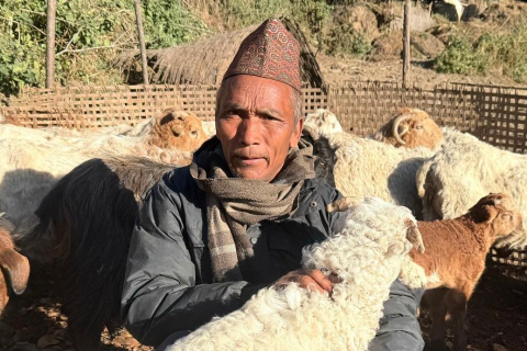 भेडागोठमा पाँच दशक बिताएका नरेन्द्रलाई पढ्न नपाएकामा पछुतो