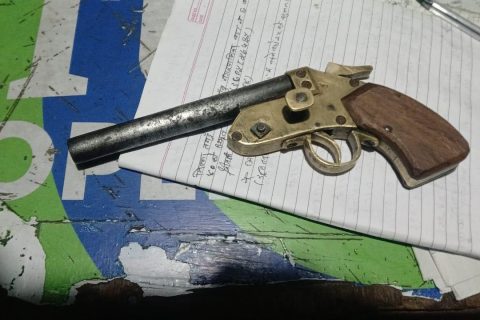 बसमा पोखरा आउंदै गरेका युवा एकाबिहानै पेस्तोल सहित तनहुँमा समातिए