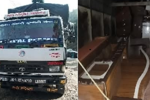 पोखराबाट फर्निचरहरु बोकेर स्याङ्जाको वालिङतिर जाँदै गरेको मिनीट्रक स्याङ्जा प्रहरीको नियन्त्रणमा