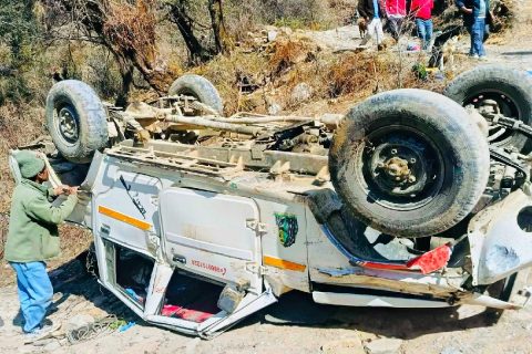 बागलुङको बडिगाडमा भएको जिप दुर्घटनाका घाइते दुई जना छ घण्टा लगाएर गल्कोट नगर अस्पताल ल्याइयो