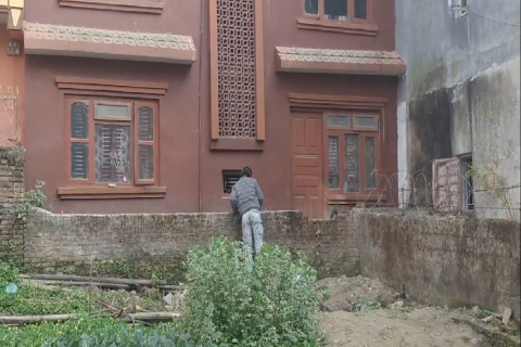 काठमाडौँको तारकेश्वरमा चितुवा घरभित्र छिरेर गर्यो आक्रमण : दुई जना घाइते