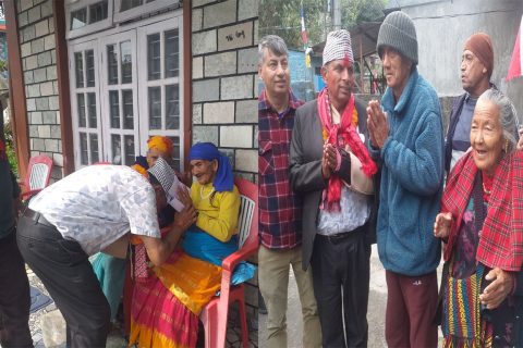 पोखरा १६ का मतदातासँग कांग्रेसी उम्मेदवार बाँस्तोलाले जनाए यस्ता प्रतिबद्धता