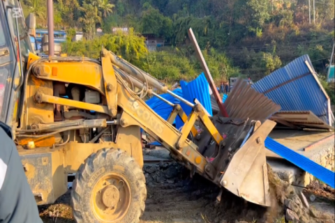 फेवातालको मापदण्ड भित्र निर्मित दुई वटा अनधिकृत संरचना हटाइए