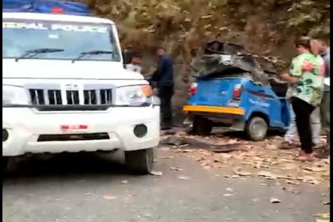 चितवनमा अटो दुर्घटनाः चालकसहित चारजनाको मृत्यु, एक जना घाइते