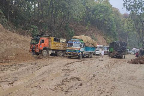 नारायणघाट- बुटवल खण्डमा राति ठूला मालवाहक सवारी साधनलाई रोक