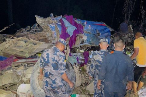 नवलपरासीको दाउन्नेमा गएराती ट्रकले बस र पिकअपलाई ठक्कर दियो : तीन जनाको मृत्यु, १५ घाइते