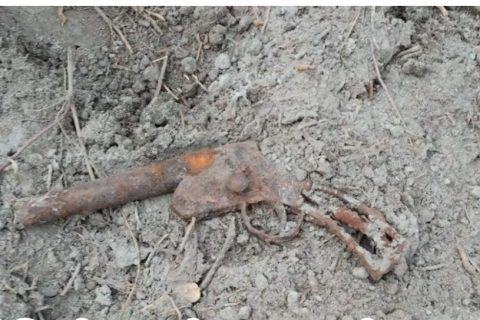 माटोमा गाडिएको अवस्थामा भेटियो नवलपरासीमा पेस्तोल