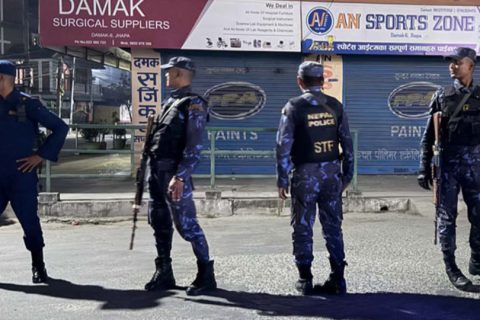 उदयपुरमा  प्रहरीले बोकेको सर्टगनबाट पड्कियो गोली :  मतपेटिकामा सामान्य क्षति