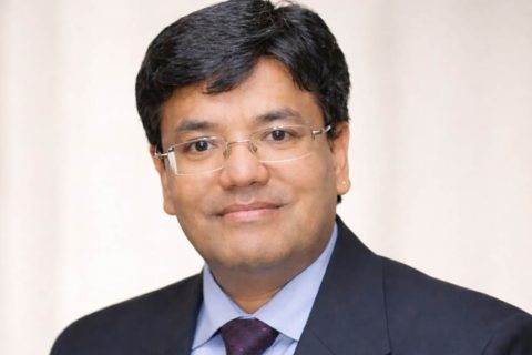 नेपाल शेयर मार्केट्स एण्ड फाइनान्सका तत्कालीन कार्यकारी अध्यक्ष श्रेष्ठ पक्राउ