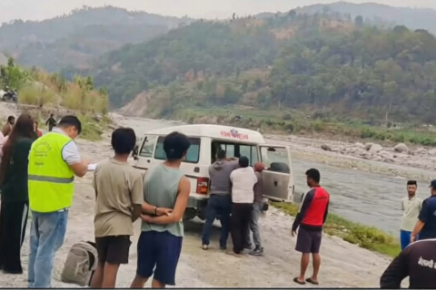 नागरिकता बनाउन सिन्धुपाल्चोक पुगेका दुई किशोरी इन्द्रावतीमा बगे : एउटी मृत भेटिइन्, अर्की अझै बेपत्ता