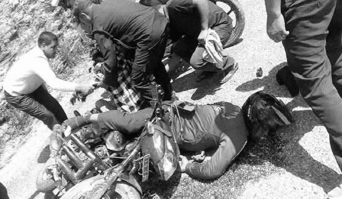 बैतडीमा दुई वटा मोटरसाइकल ठोक्किंदा एकजनाकाे मृत्यु, अन्य पाँच जना घाइते