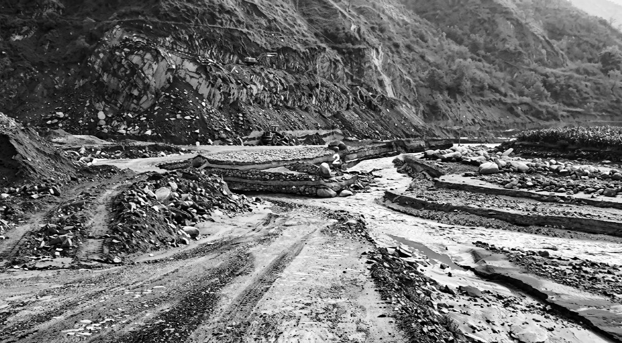 बीपी राजमार्ग पूर्ण रूपमा अवरुद्ध