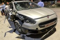 पोखराको नयाँबजारमा कार र बुलेट एकापसमा ठोक्किए : दुई जना घाइते