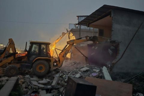 ढुंगामुढा भएपछि मनोहरामा बस्ती हटाउने काम स्थगित : कम्तीमा १२ जना प्रहरी घाइते