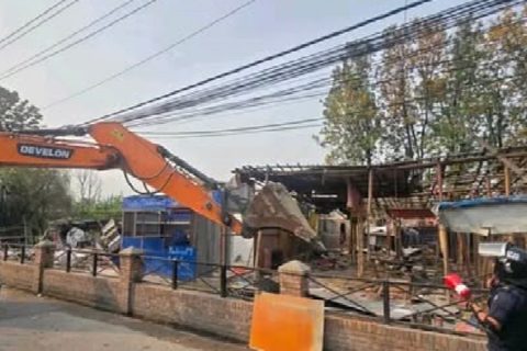 खाली गरियो थापाथलीको सुकुम्बासी बस्ती : घरबारबिहीन  छ परिवार रंगशाला लगियो