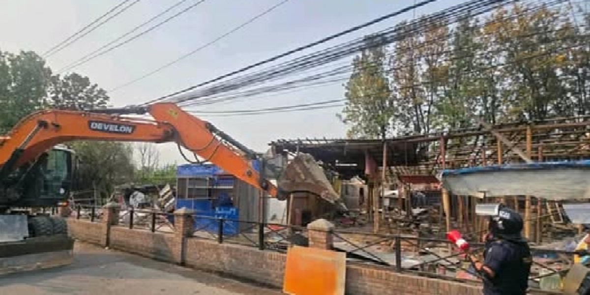 खाली गरियो थापाथलीको सुकुम्बासी बस्ती : घरबारबिहीन  छ परिवार रंगशाला लगियो