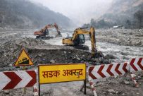 रोशी नदीमा आएको बाढीले बीपी राजमार्ग पुनः ठप्प