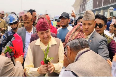 पूर्व राजा पोखरामा : गाजाबाजासहित भब्य स्वागत, लाग्यो ‘‘राजा आउ, देश बचाउ’ नारा