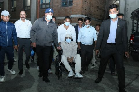 २१ दिनपछि अस्पतालबाट घर फर्किए एमाले अध्यक्ष केपी शर्मा ओली