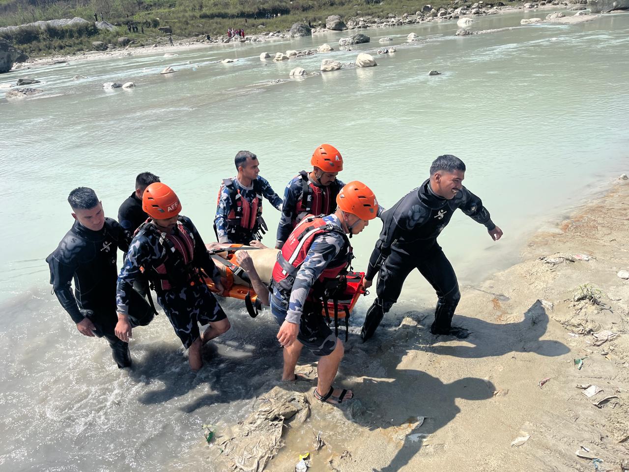 पोखराको पट्नेरीस्थित सेती नदीबाट सशस्त्र प्रहरीले निकाल्यो शब