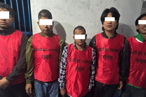 महिलाको घाँटीको सिक्री लुट्ने गिरोहका पांच जना काठमाडौँबाट पक्राउ