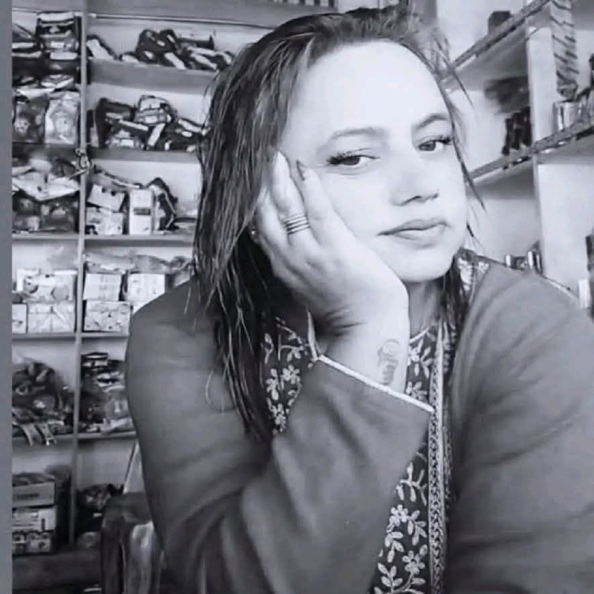 दोश्रो बिबाह गरेर तीन वर्षीया छोरी हुर्काई रहेकी ४२ वर्षीया एकल महिला सिर्जनाको हत्या कसले किन गर्यो ?