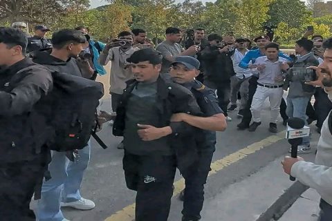 सिंहदरबारभित्रै प्रधानमन्त्रीविरुद्ध नाराबाजी गर्ने नेविसंघका छजना नेता-कार्यकर्ता पक्राउ