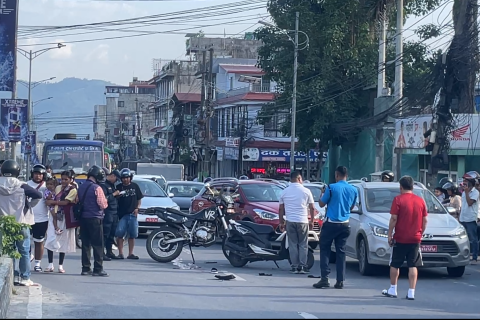 पोखराको न्युरोडमा भीआरले स्कुटरलाई दियो ठक्कर : १७ वर्षीय किशोरको निधन
