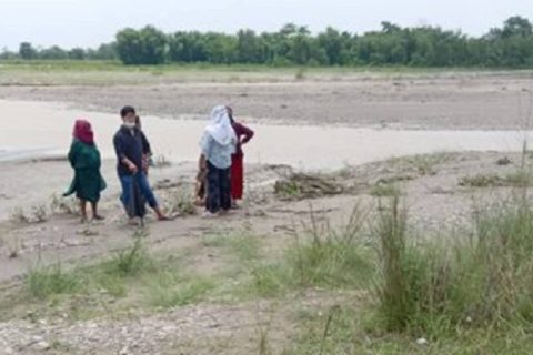 चार दिनदेखि हराइरहेकी महिला मोरङको बक्राहाखोला किनारस्थित काँसघारीमा मृत भेटिइन्