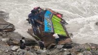हिमालपारिको जिल्ला मनाङमा ट्रक दुर्घटनाग्रस्त : दुई जना घाइते