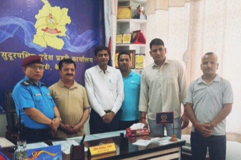 भारतबाट चोरी गरेर नेपाल ल्याइएका बहुमुल्य गरगहना लगायतका ठूलो मात्राको नगद नेपाल प्रहरीले बरामद गरेर सम्बन्धित पक्षलाई बुझायो