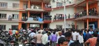 रास्वपाका सांसद्‌माथि आफ्नै पार्टीका कार्यकर्ताले गरे आक्रमण : तीन सांसदले भागेर ज्यान जोगाए