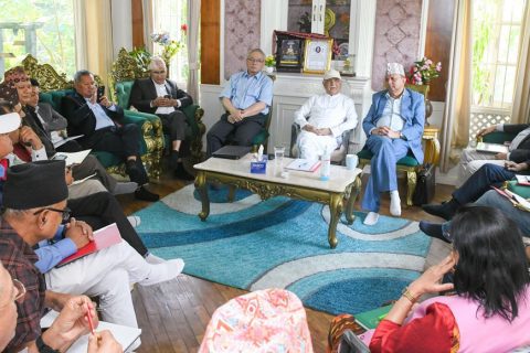 एमालेमा ओली रक्षात्मक अवस्थामा : केन्द्रीय कमिटीमा बहुमत पुर्‍याउने रणनीतिमा