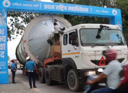 रास्वपाको महाधिबेशनस्थलको स्वागत गेट होचो हुँदा १० जना यातायात मजदुरको सडकमै बास