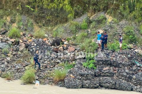 तनहुँको दुलेगौडास्थित हिलेटारको मोटरेवल पुल भन्दा तल एकाबिहानै भेटियो महिलाको शव