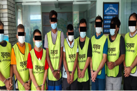 पोखरा घुम्न आउने बिदेशी पर्यटक पनि पोखरामा भएका शृङ्खलाबद्ध चोरीका घटनामा संलग्न : गिरोहका चार विदेशीसहित नौजना पक्राउ