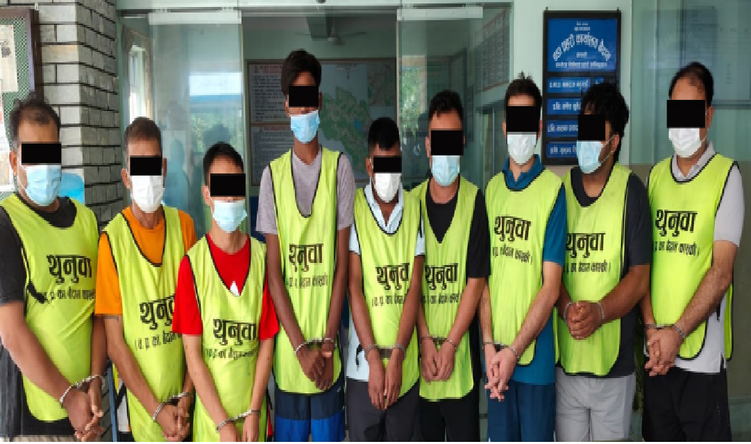 पोखरा घुम्न आउने बिदेशी पर्यटक पनि पोखरामा भएका शृङ्खलाबद्ध चोरीका घटनामा संलग्न : गिरोहका चार विदेशीसहित नौजना पक्राउ