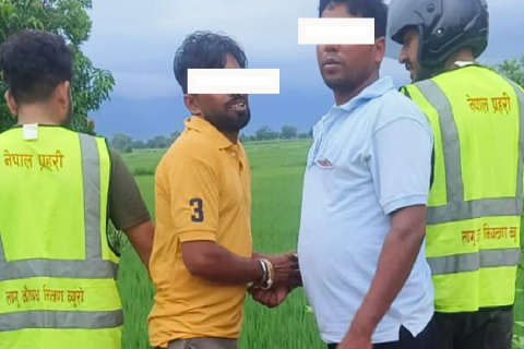 चार राउण्ड हवाई फायर गरेर नवलपरासीबाट एकसय ५८ ग्राम खैरो हेरोइनसहित दुई भारतीय पक्राउ